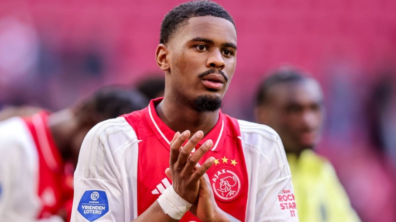 Chelsea hoàn tất thương vụ chiêu mộ Jorrel Hato từ Ajax với giá 35 triệu bảng