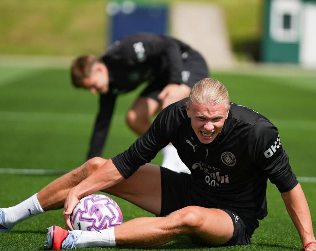 Haaland khoe “quái vật” mới trị giá 200.000 bảng