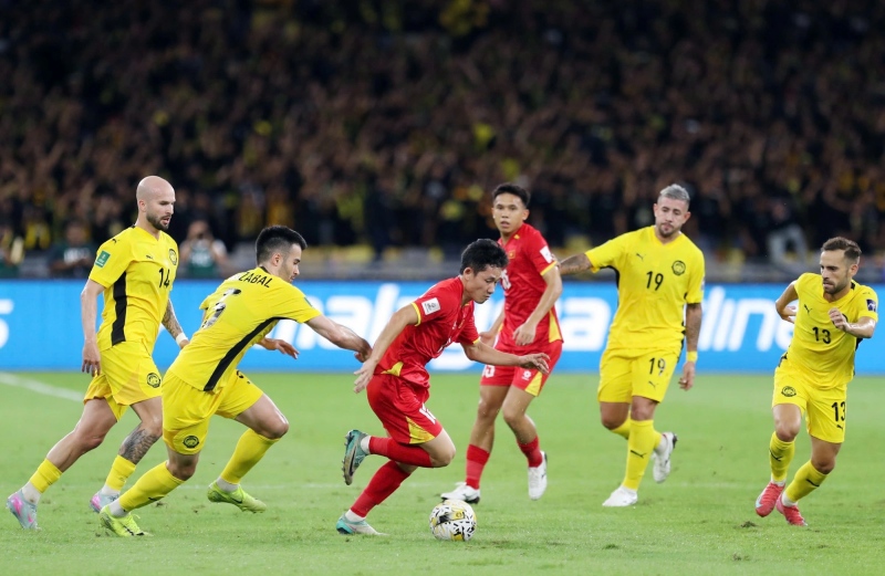 Bê bối nhập tịch cầu thủ của Malaysia