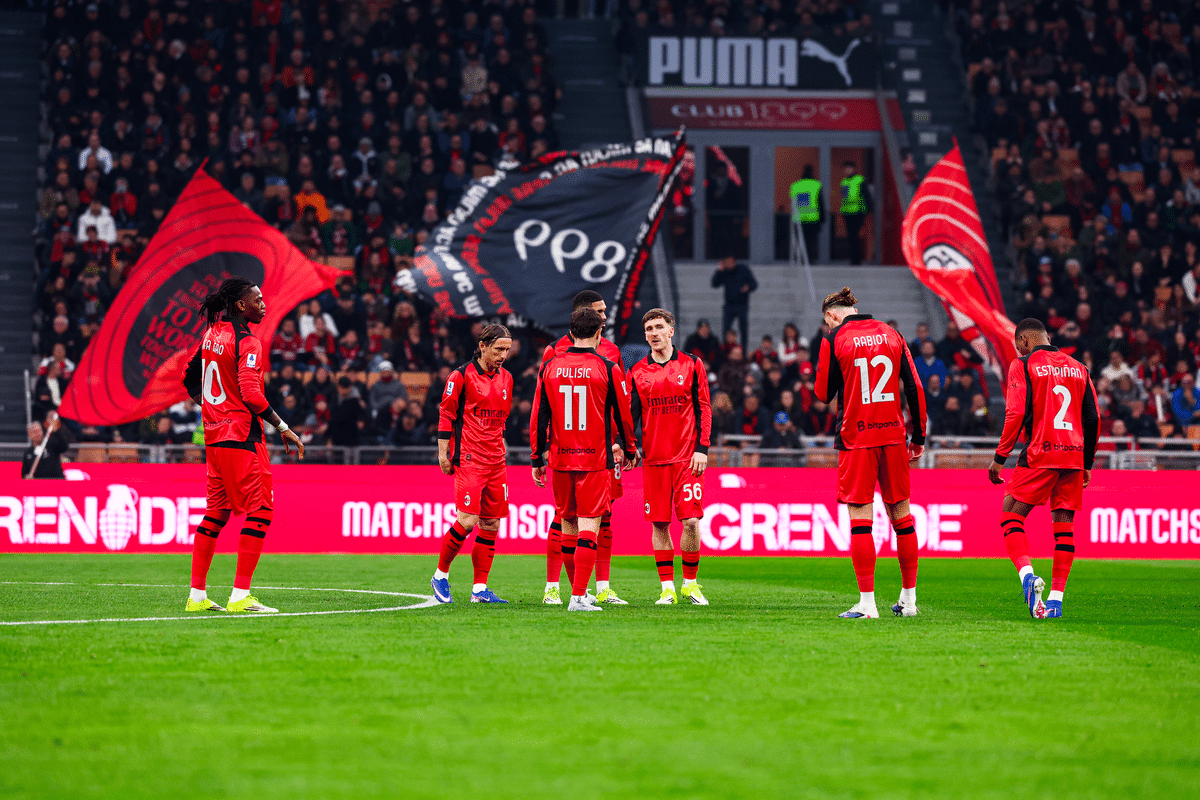 VAR khiến AC Milan chết lặng