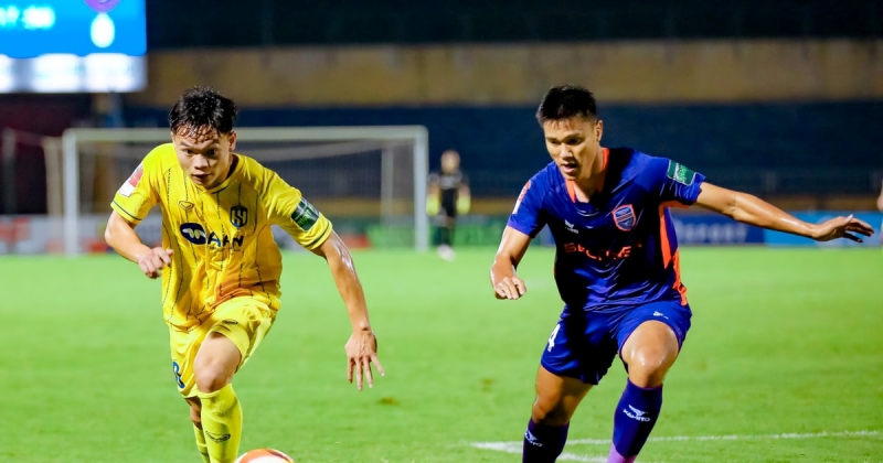 Hồ Văn Cường đã không có va chạm nhưng bất ngờ dính chấn thương nặng